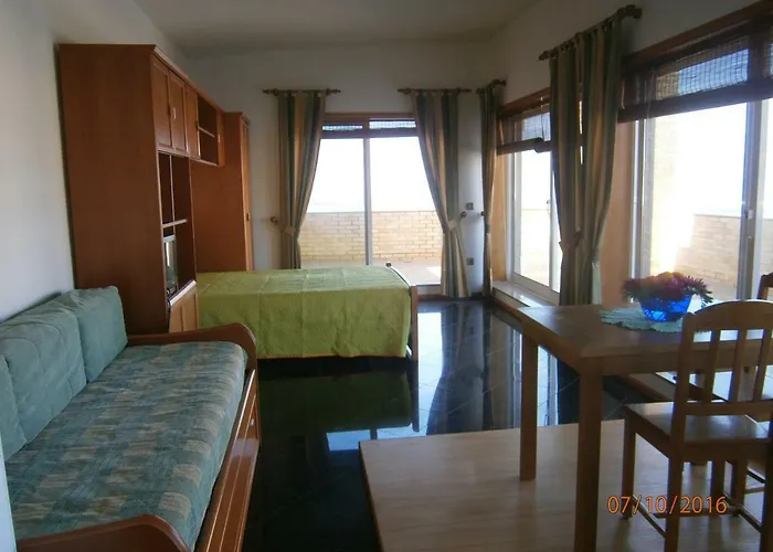 Sun, Pool And إسموريز