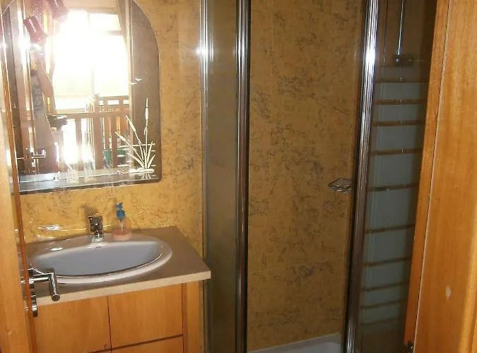 Sun, Pool And Апартаменты Эшмориш